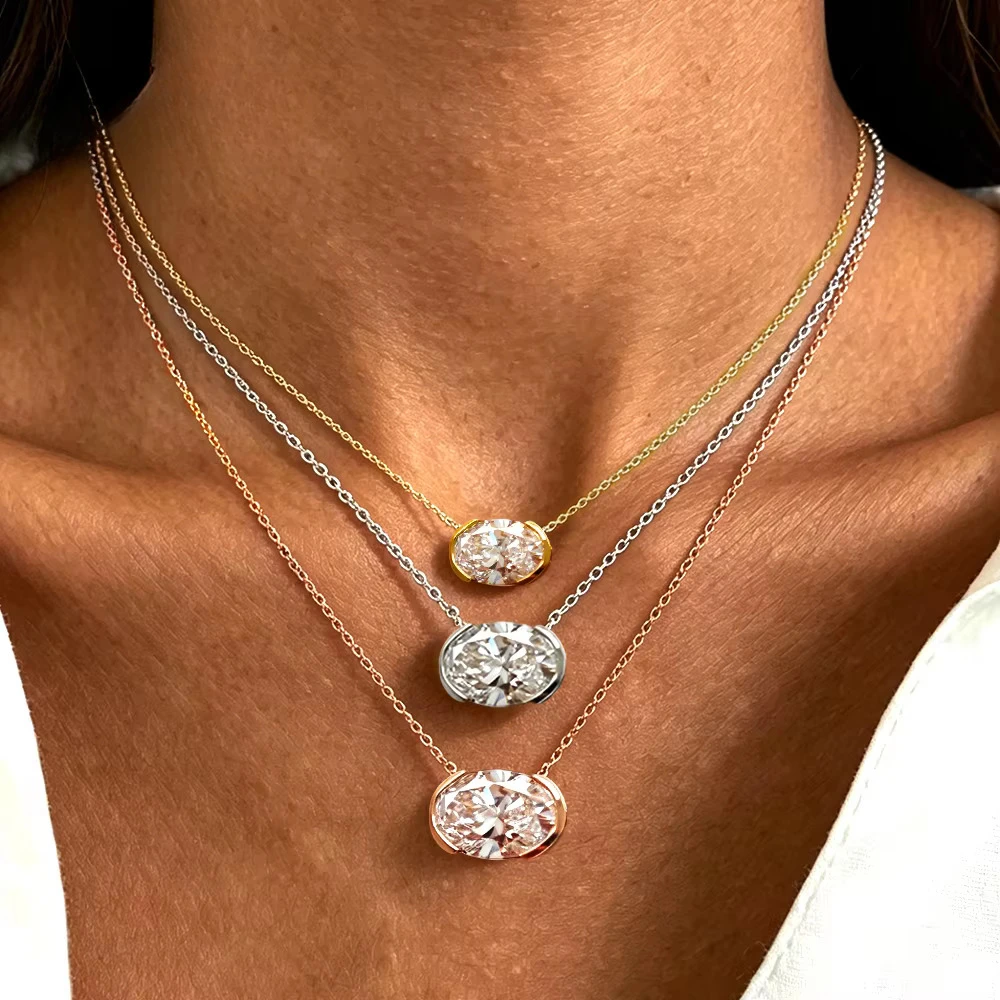 Bezels Set Pendant - Colar de Moissanite Oval com Meio